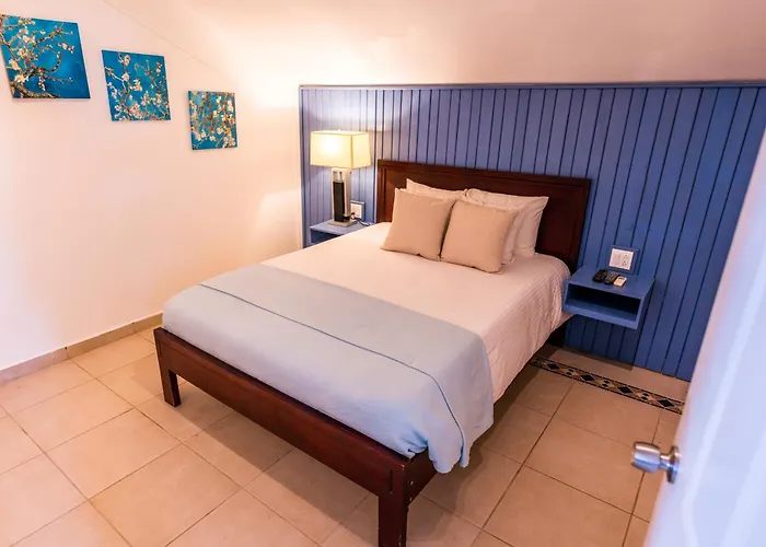 Tropical Suites Hotel