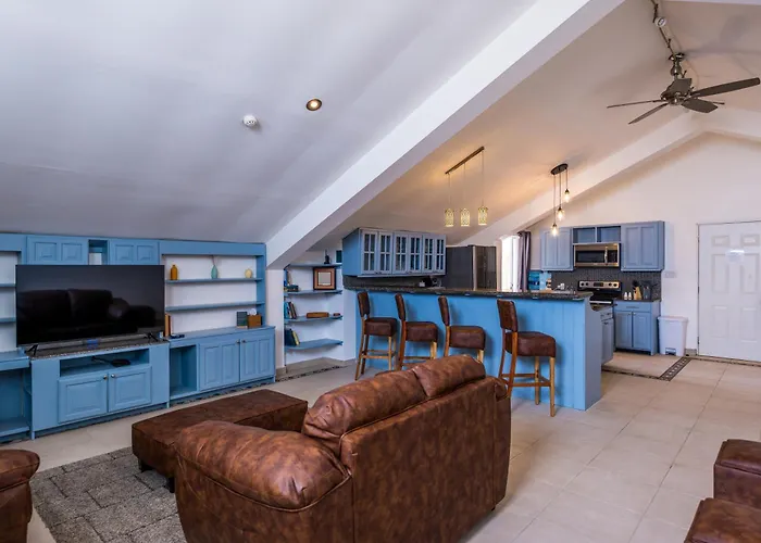 Tropical Suites Hotel